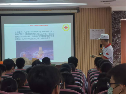 志愿导师讲授心肺复苏相关知识.png