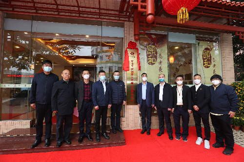 图1 威尼斯人app区举行全省首个退役军人养老示范服务中心揭牌仪式合影.JPG