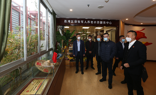 图2 参观威尼斯人app区退役军人养老示范服务中心建设。.JPG