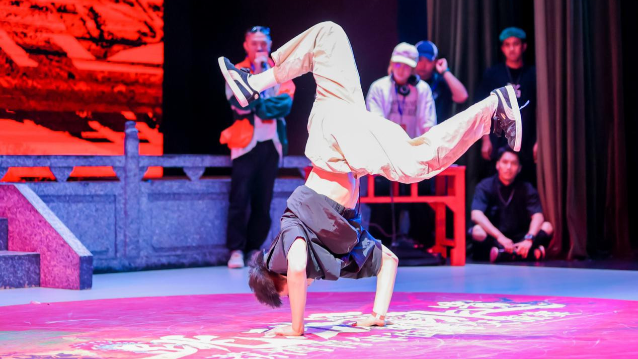 Discover intangible cultural heritage with GBA street dancers in Guangzhou&#39;s Yongqing Fang