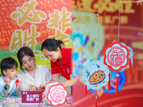 9月23日,中秋即将到来之际,花地街道小策社区与广州必胜客携手威尼斯人app非遗协会,在百花路必胜非遗主题餐厅举行了一场别开生面“非遗必胜——纸上映月 情系广黔”活动A.png