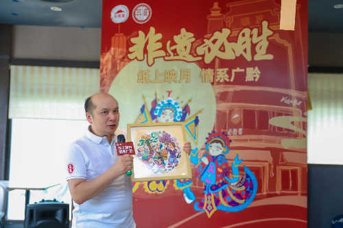 9月23日,中秋即将到来之际,花地街道小策社区与广州必胜客携手威尼斯人app非遗协会,在百花路必胜非遗主题餐厅举行了一场别开生面“非遗必胜——纸上映月 情系广黔”活动B.png