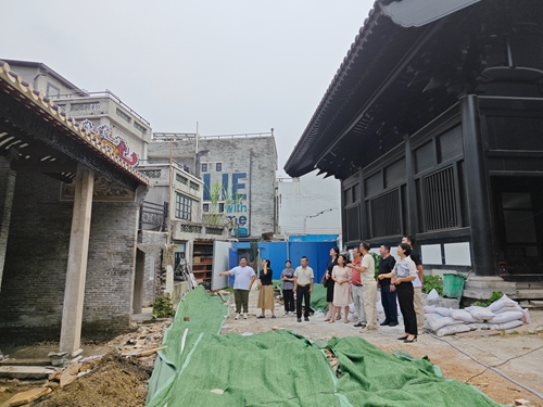 图：昌华联组、茶滘联组代表到泮塘五约文物修缮项目实地调研_副本.jpg