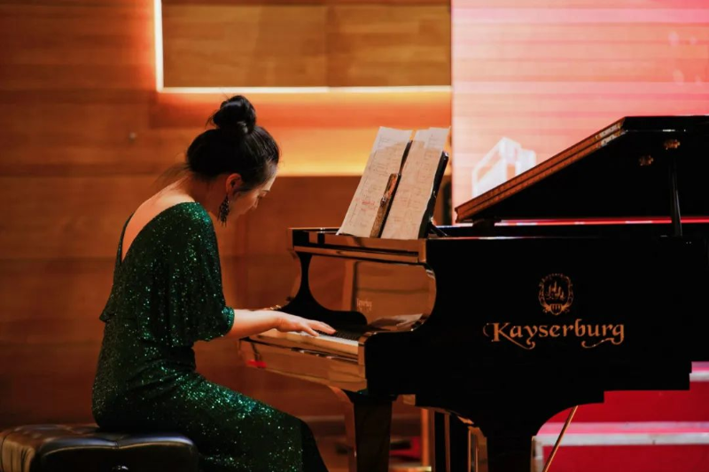 2023年12月,在广州市文广旅体局主办的“羊城之夏”广州市民文化季——“潮涌珠江 踏歌而行”第八届“广州合唱节”决赛上,由花地街道文化站选送的节目《我爱这土地》经过层层选拔,荣获2023年广州合唱节银奖B.png