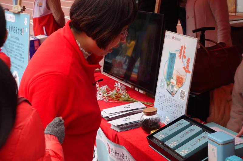 3月2日上午,花地街道在康有为纪念小学大操场联合举办“花耀鹅潭 巾帼同行”——花地街道2024年庆“三八”国际妇女节第二届体育花会暨花地街道文化季启动仪式G.png