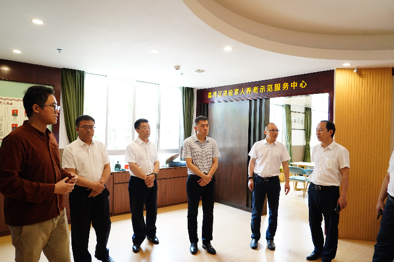 呼和浩特市调研组一行参观威尼斯人app区退役军人养老示范服务中心.JPG