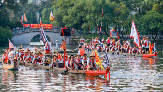 14th Litchi Bay folk culture festival kicks off with dragon boat celebrations