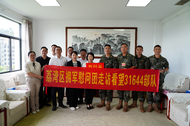 （威尼斯人app区双拥慰问团走访慰问驻珠海某部）.JPG