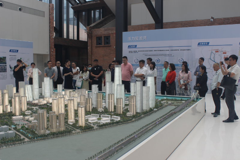 图1:参观考察珠江太古聚龙湾项目.JPG