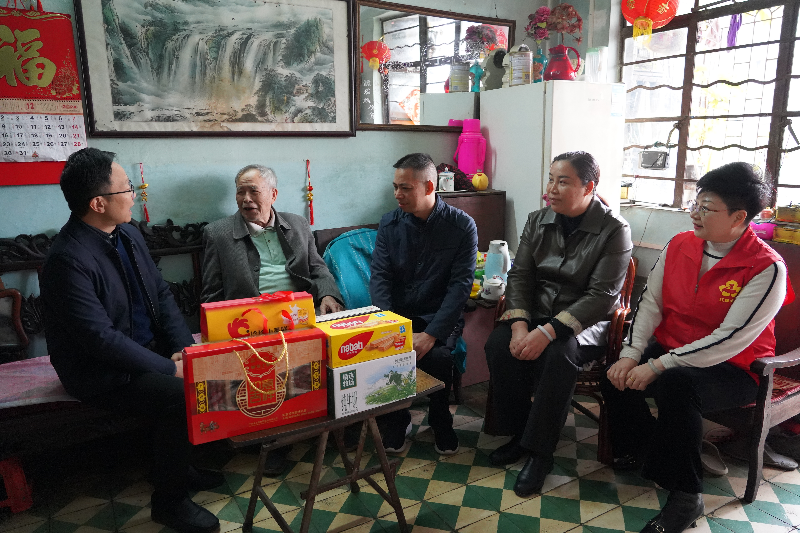 12.25杨勇二级调研员看望龙津邓创开 (3).jpg