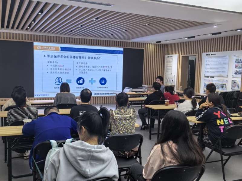 图:进服务大厅 政策宣讲入民心.jpg