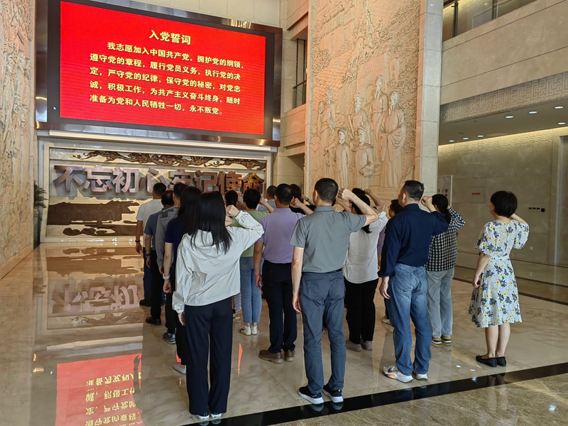 宣誓背面 调尺寸.jpg