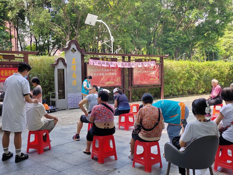 风雨亭社区:艾韵融暖意,义诊送健康 (2).jpg