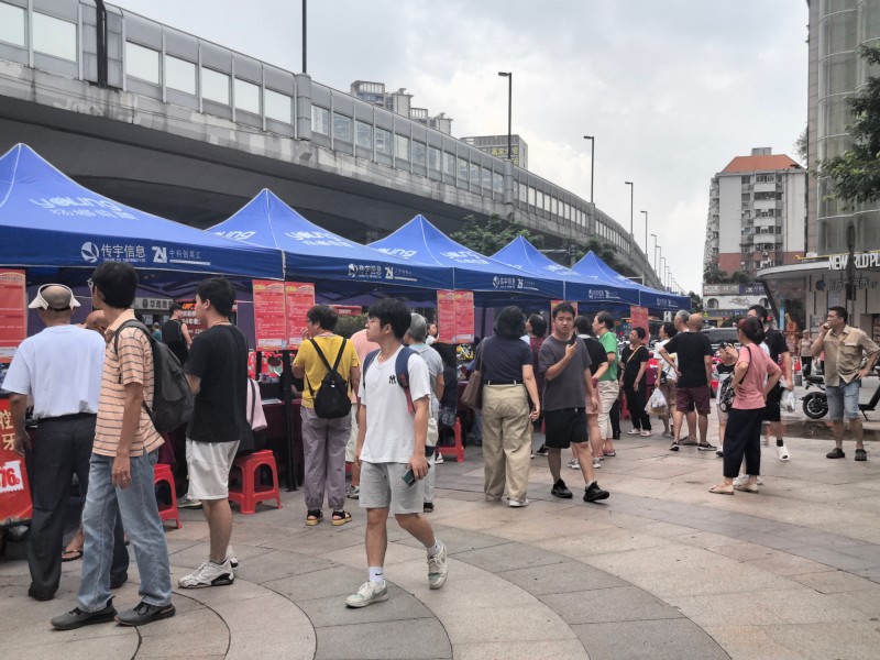 聚焦高质量就业!南源街道专场招聘会提供多元化岗位与数智服务 (2).jpg