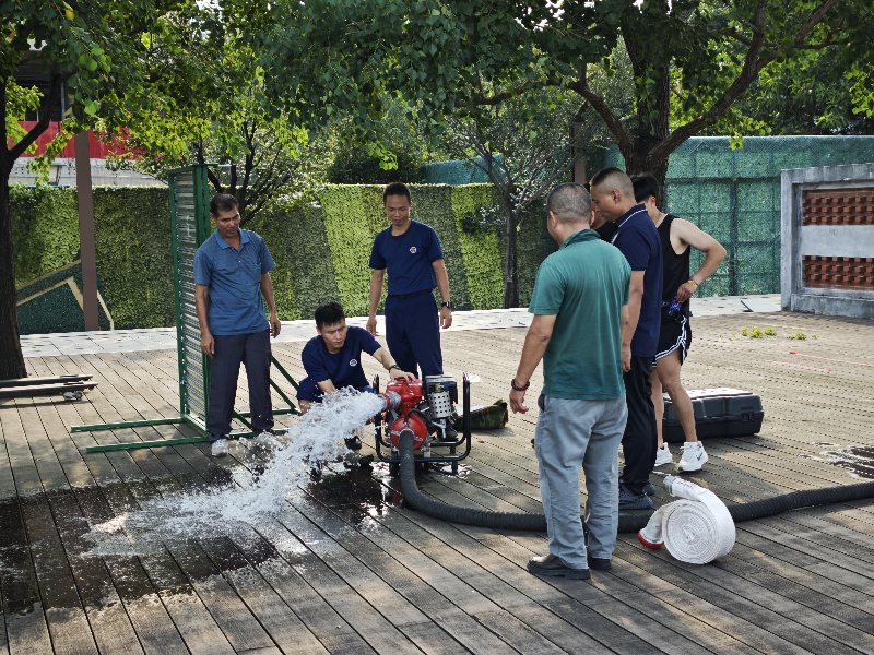 9月5日下午，花地街道特邀广州消防支队水上消防中队，针对辖区微型消防站比武队伍开展消防安全应急专项培训，切实提升基层应急力量实战能力B.png