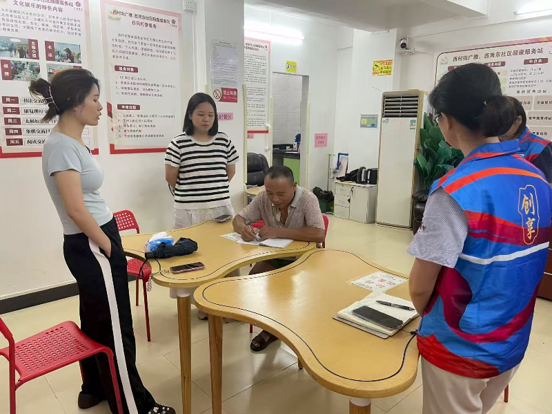 20250930 西村街:长者饭堂“焕新颜” “微实事”点亮“大民生”——广雅社区民生微实事纪实(组图) (2).jpg