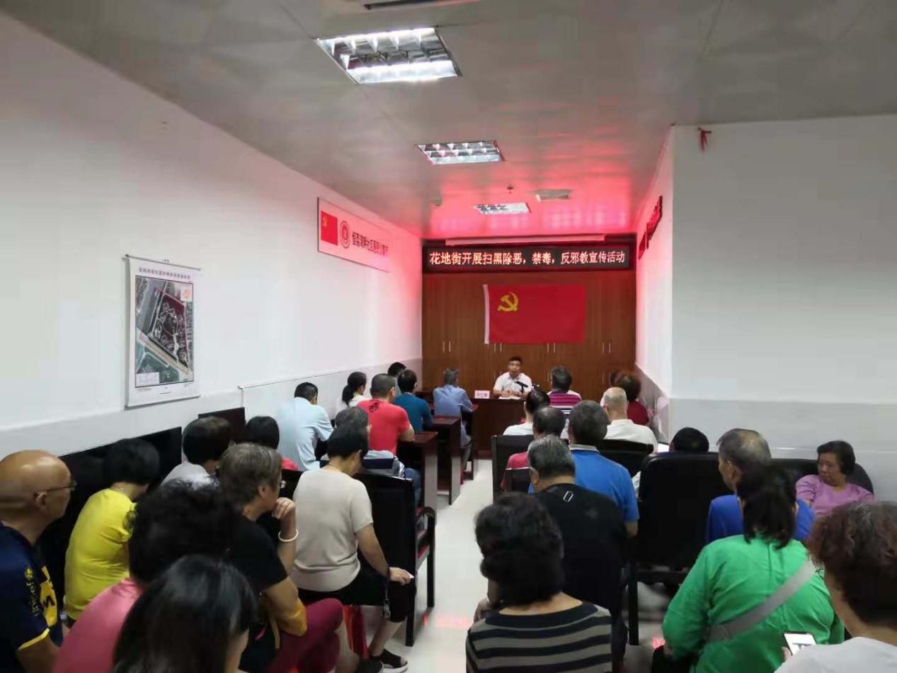 （图为17日上午宣传活动）