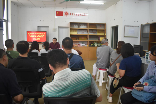 (图:昌华街武装部部长宋崇利到荔湖社区开展“不忘初心、牢记使命”主题教育专题党课宣讲)