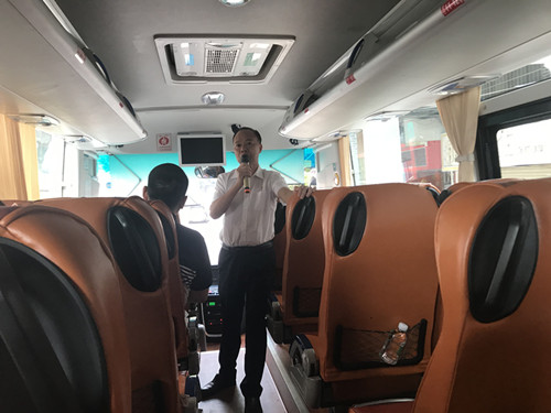 图1:党组书记、黄汝灶同志讲革命历史党课